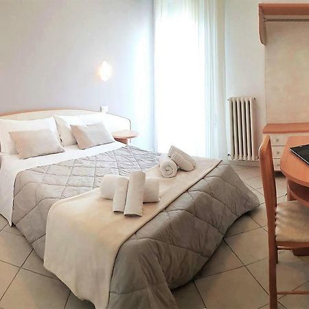 Hotel Prestige Rimini Esterno foto