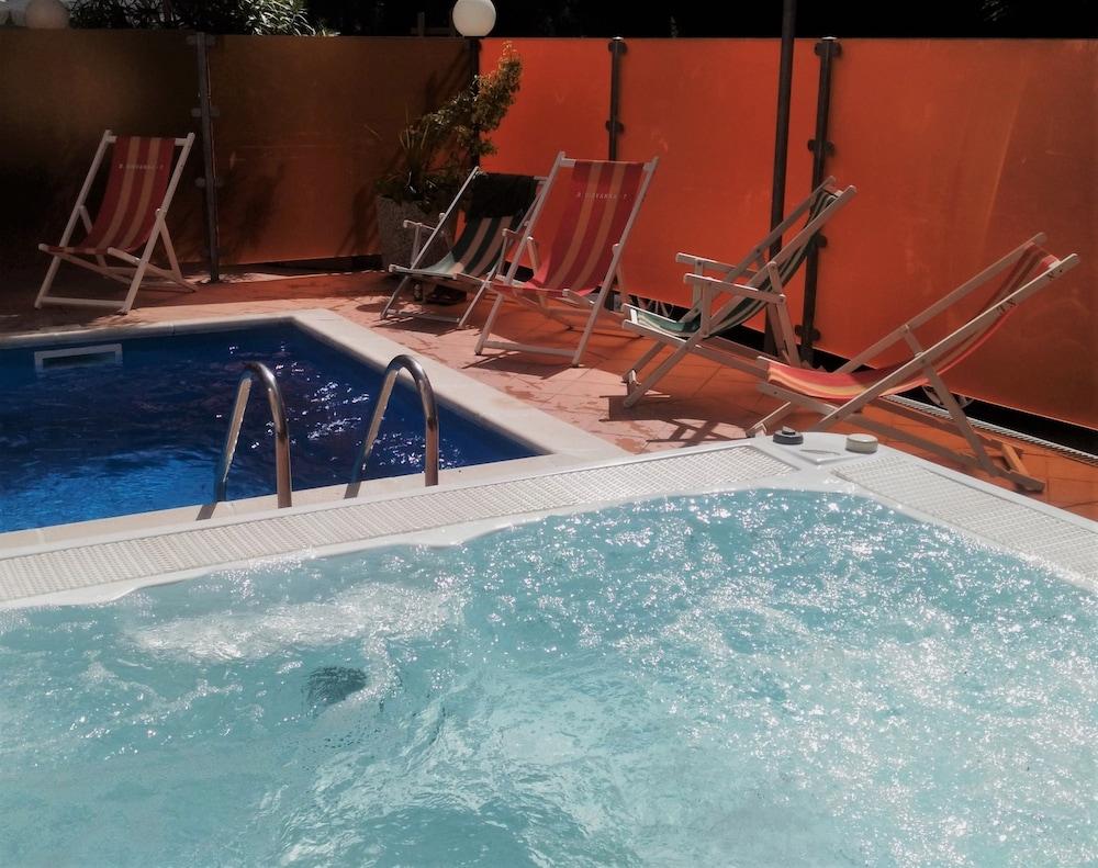 Hotel Prestige Rimini Esterno foto