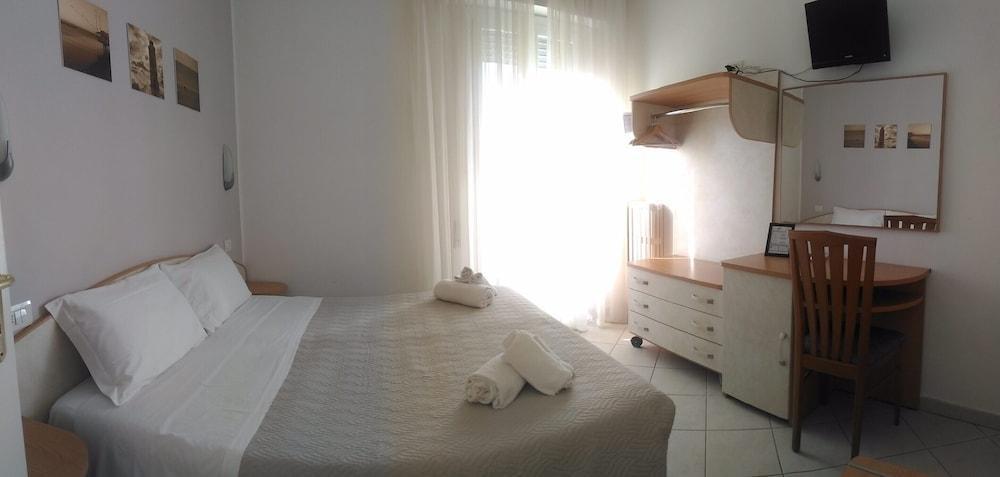 Hotel Prestige Rimini Esterno foto