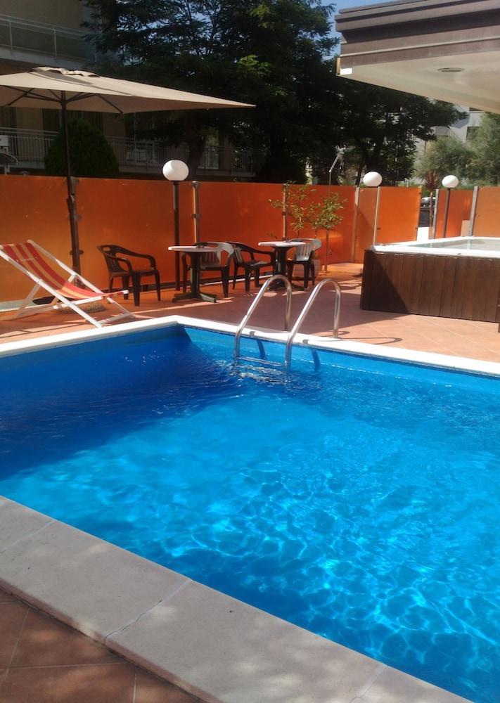 Hotel Prestige Rimini Esterno foto