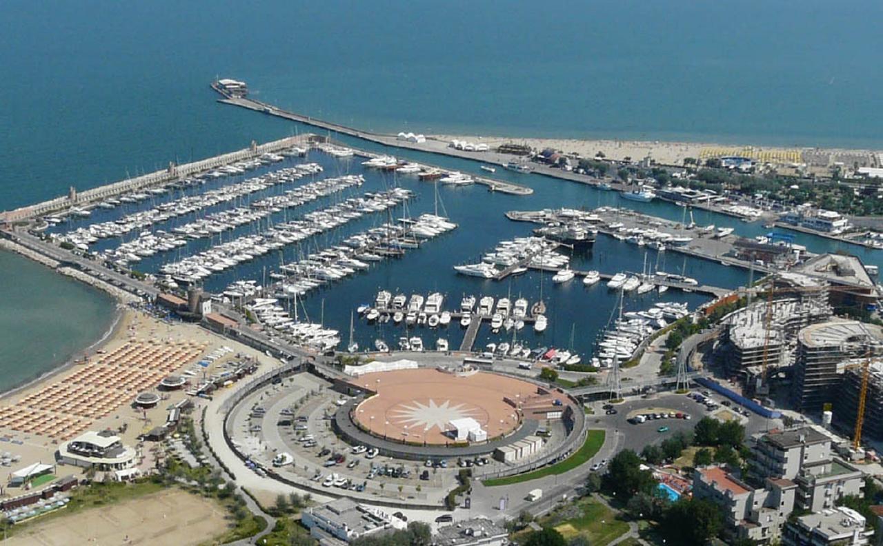 Hotel Prestige Rimini Esterno foto