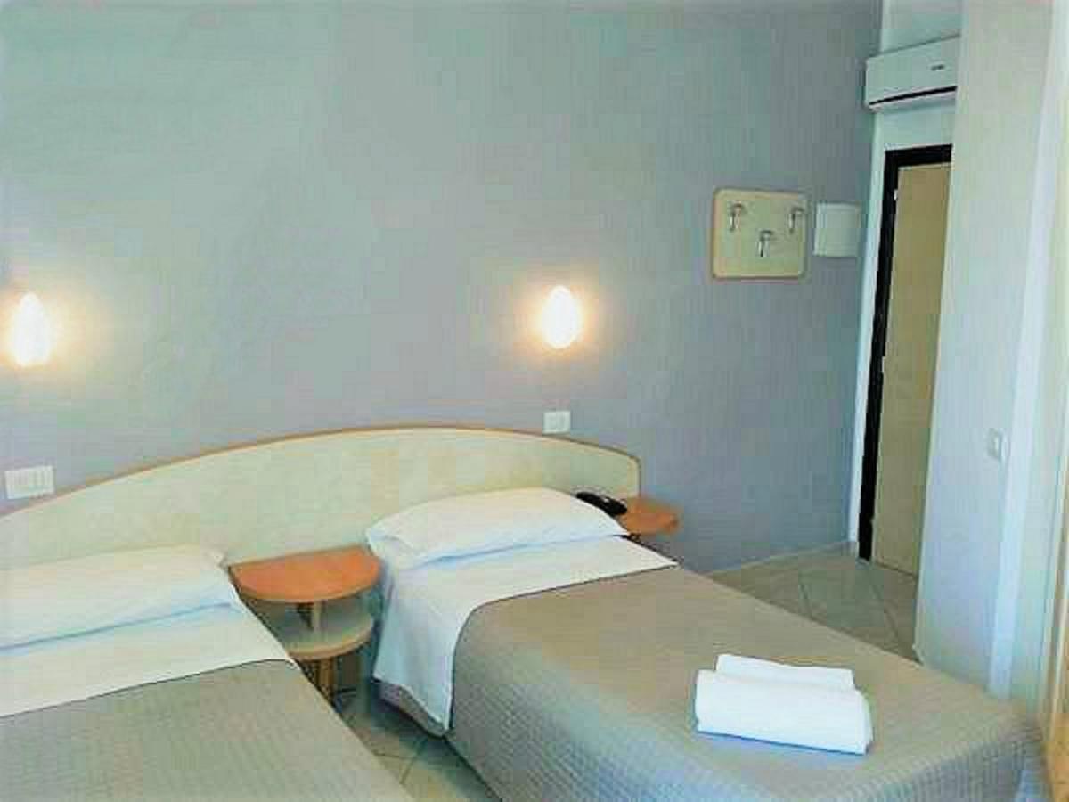 Hotel Prestige Rimini Esterno foto