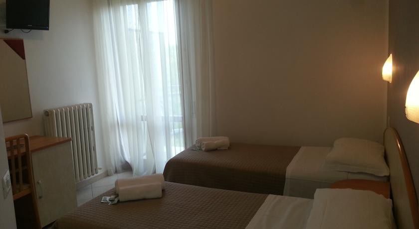 Hotel Prestige Rimini Esterno foto