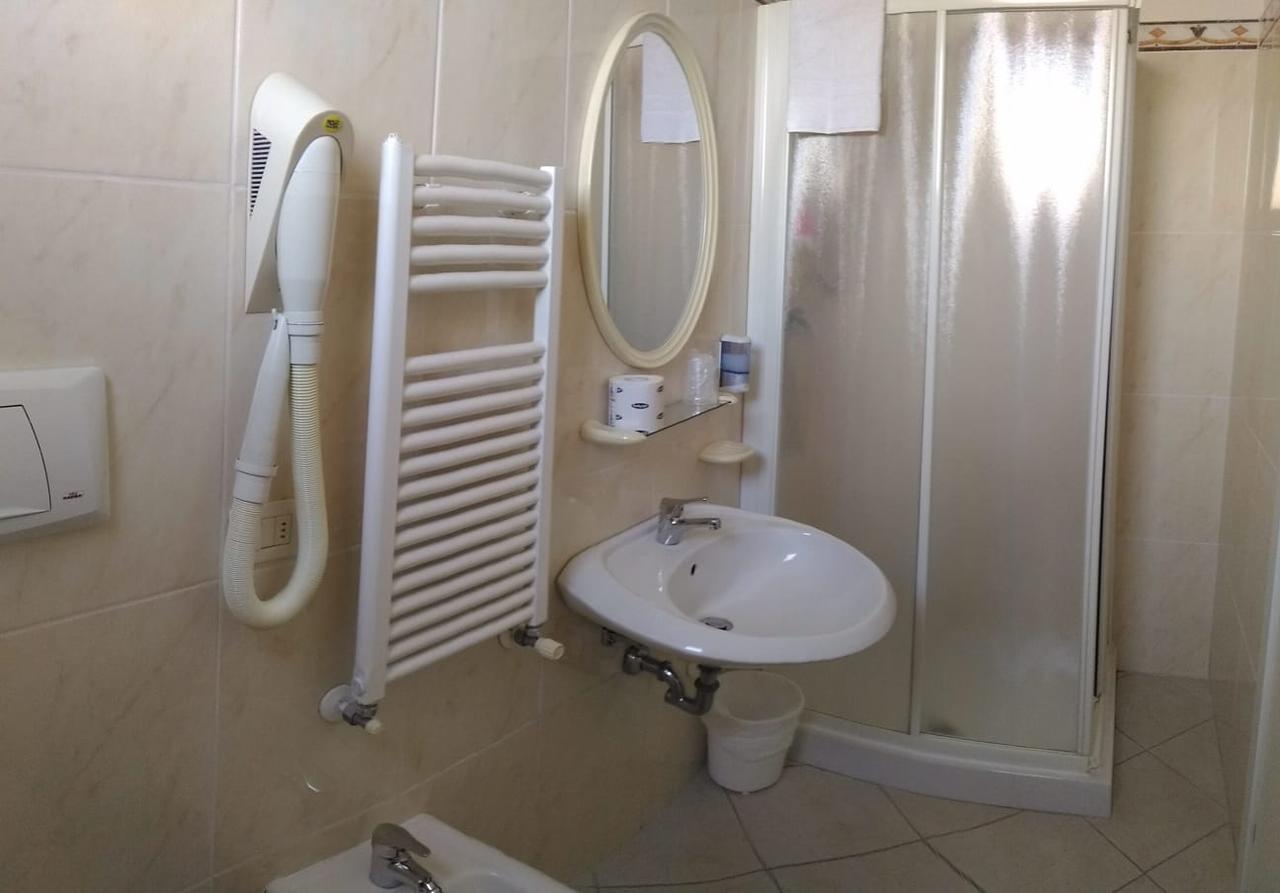 Hotel Prestige Rimini Esterno foto