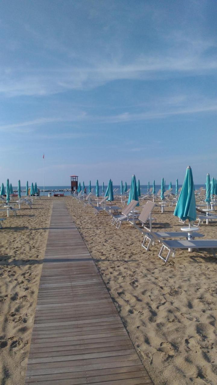 Hotel Prestige Rimini Esterno foto