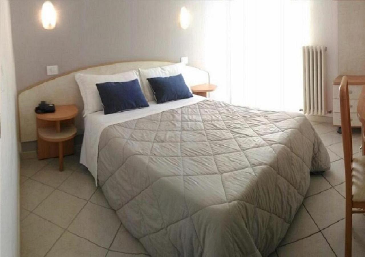 Hotel Prestige Rimini Esterno foto
